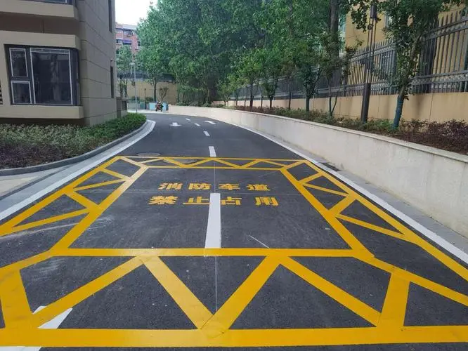 小區(qū)內(nèi)道路劃線